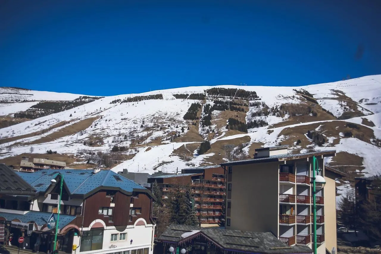 Hotel Le Cairn لو دوز آلب