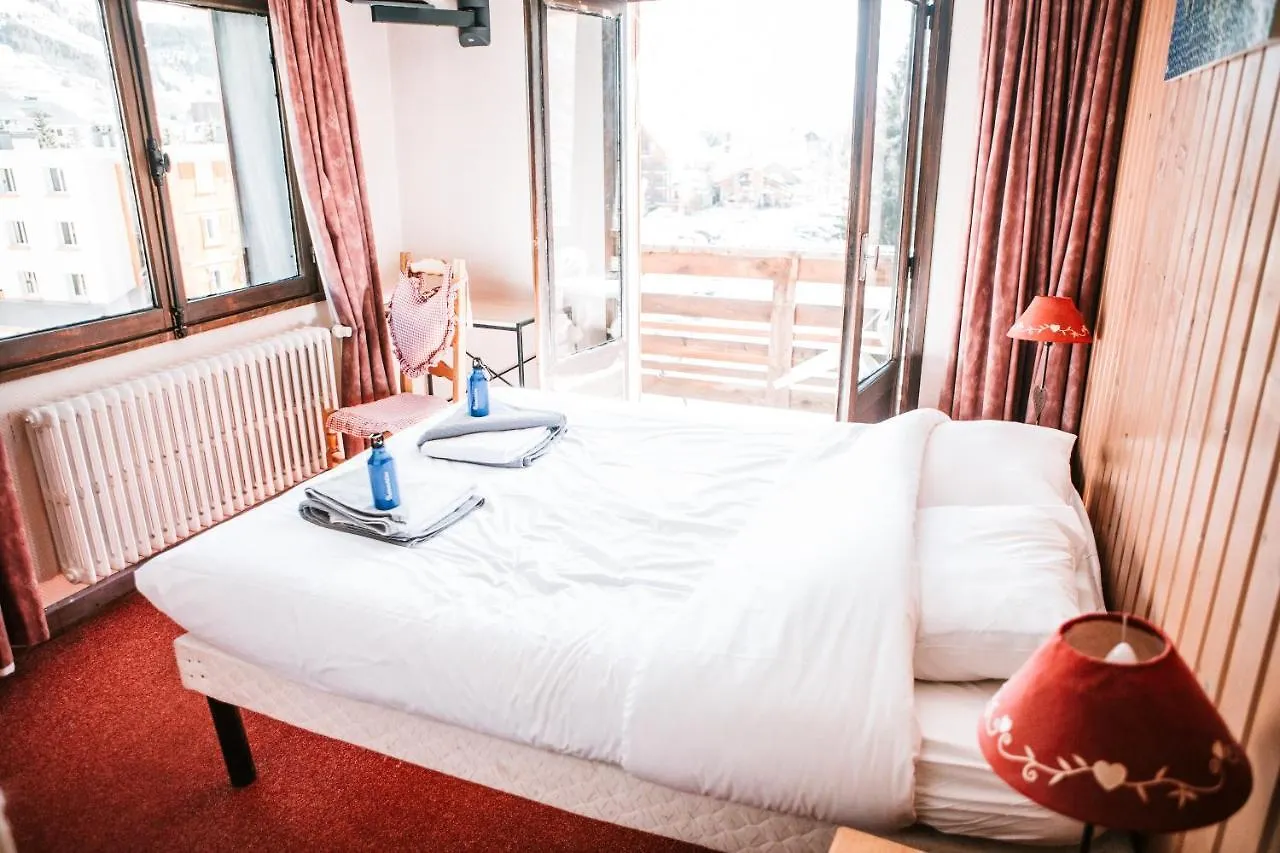 Hotel Le Cairn Les Deux Alpes 2*,